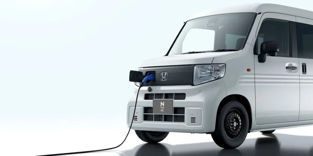 Ngoại thất Honda N-Van e màu trắng nhỏ gọn