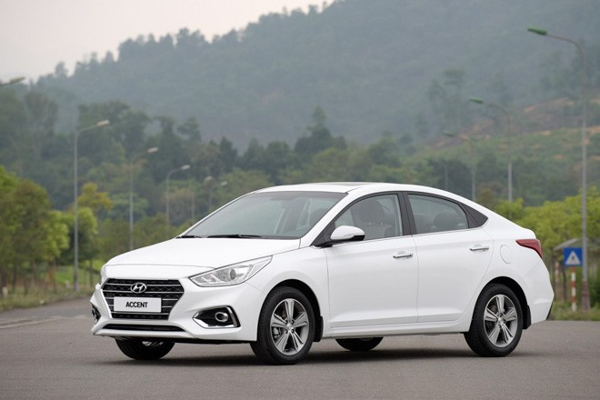 Hyundai Accent màu bạc, mẫu xe ô tô thời trang phân khúc B