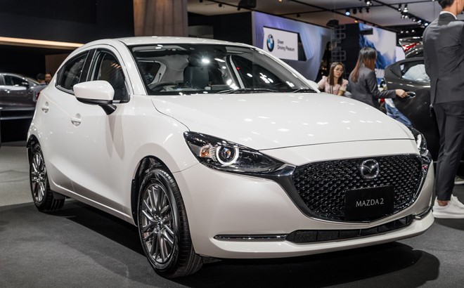 Mazda2 Hatchback màu xám, thiết kế KODO đầy thời trang