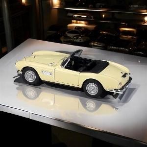 Mô hình xe ô tô cổ điển BMW 507 Convertible tỉ lệ 1:24