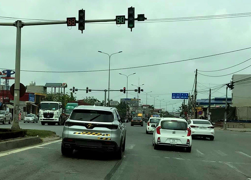 Xe VinFast Lux đang chạy thử nghiệm trên đường phố Việt Nam