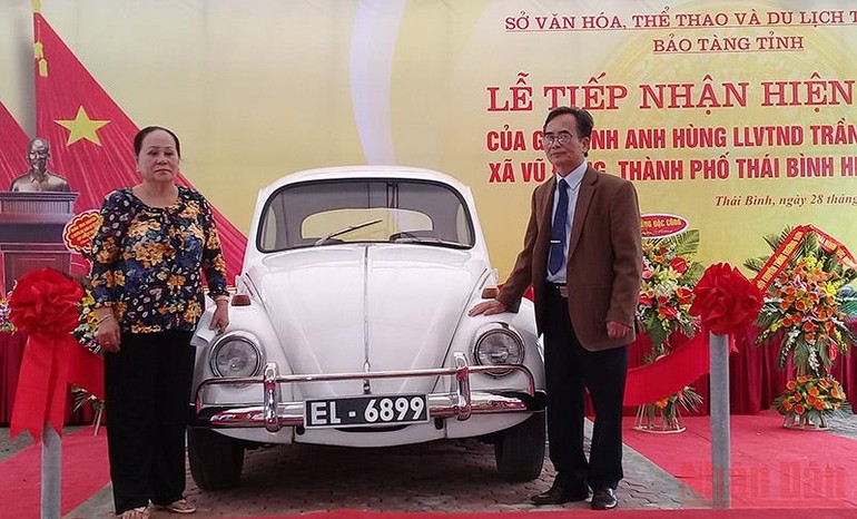 Chiếc Volkswagen lịch sử trưng bày tại Bảo tàng Thái Bình trong buổi bàn giao