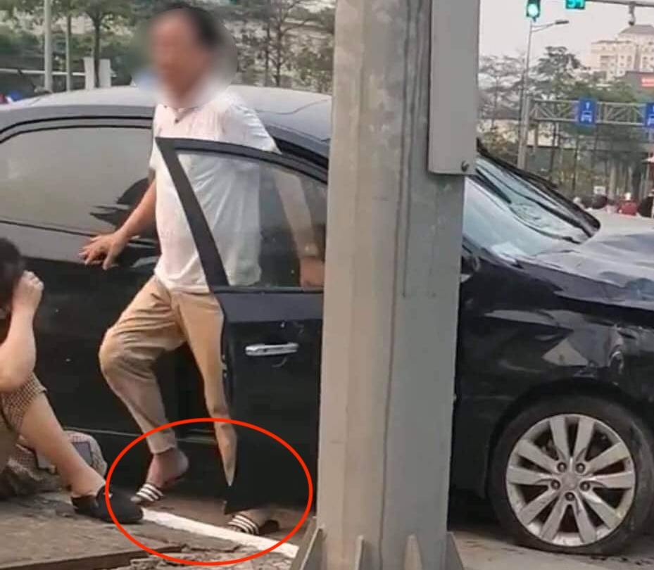 Hiện trường vụ ô tô đâm liên hoàn 17 xe máy tại Hà Nội