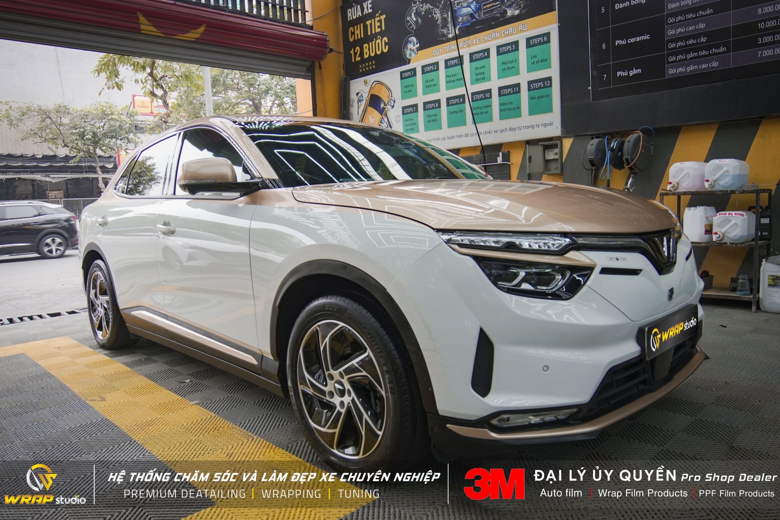 Xe VF9 dán style Maybach hai tông màu độc đáo