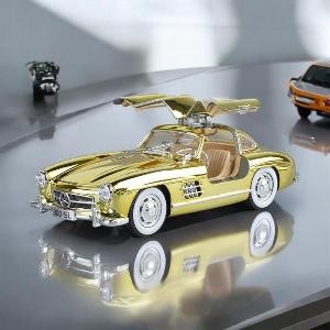 Mô hình xe ô tô Mercedes-Benz 300 SL tỉ lệ 1:24 vàng, cửa cánh chim