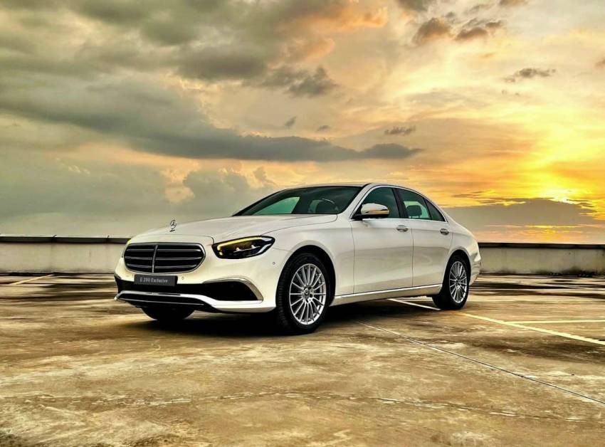 Biểu tượng Mercedes-Benz thể hiện sự sang trọng và hiện đại