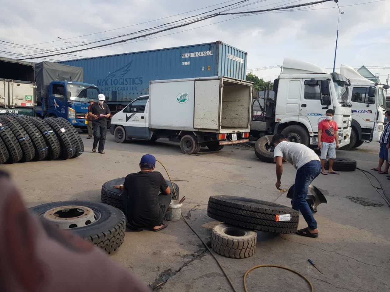 Bãi chứa lốp xe ô tô tải cũ với đa dạng thương hiệu