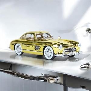 Góc nhìn cận cảnh cửa cánh chim mô hình xe ô tô Mercedes-Benz 300 SL