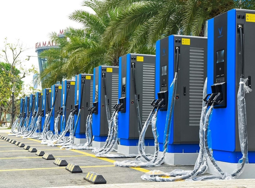 Hình ảnh trạm sạc công cộng cho xe ô tô điện VinFast VF e34