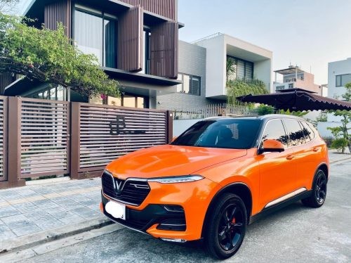 Vinfast Lux SA dán đổi màu cam nổi bật