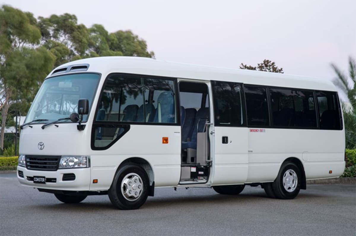Xe ô tô 24 chỗ phục vụ đoàn đông