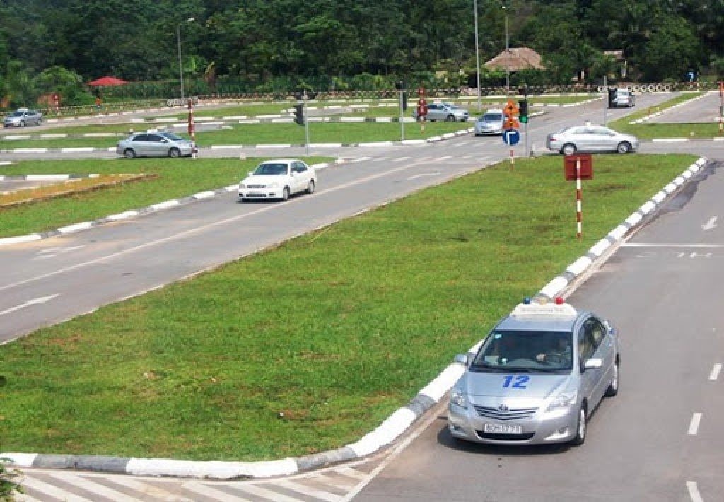 Các khoản học phí khi học lái xe ô tô tại Hội An