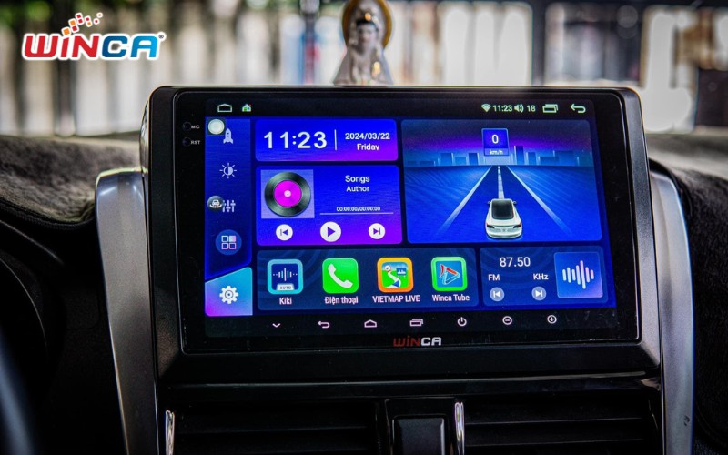 Hình ảnh màn hình Android ô tô được lắp đặt trên taplo xe