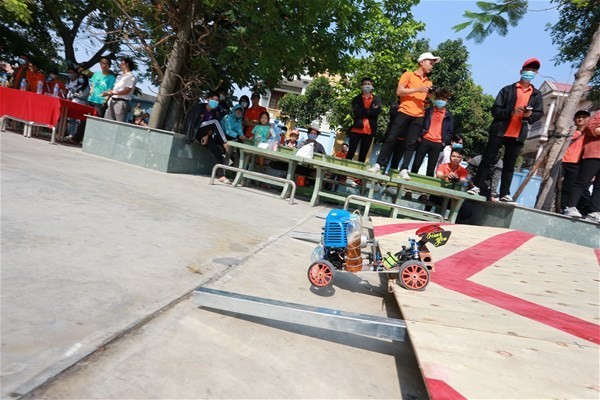 Màn bức phá về đích ngoạn mục tại cuộc thi Lạc Hồng Racing Car