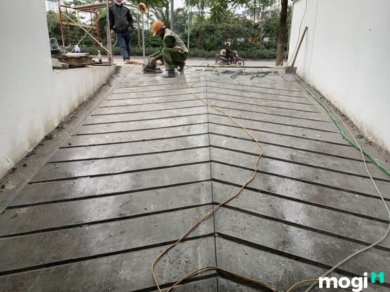 Thiết kế đường dốc cho xe ô tô vào nhà an toàn từ mặt đường