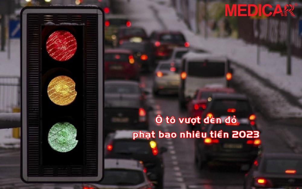 Hình ảnh minh họa xe ô tô dừng chờ đèn đỏ tại ngã tư