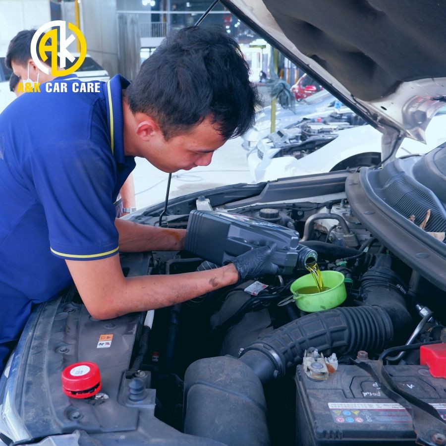 Thay dầu nhớt cho xe ô tô định kỳ 5000km