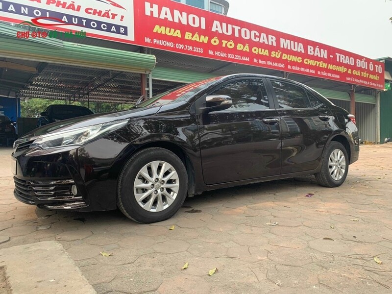 Hình ảnh thân xe ô tô Altis cũ 2017 bản E màu đen