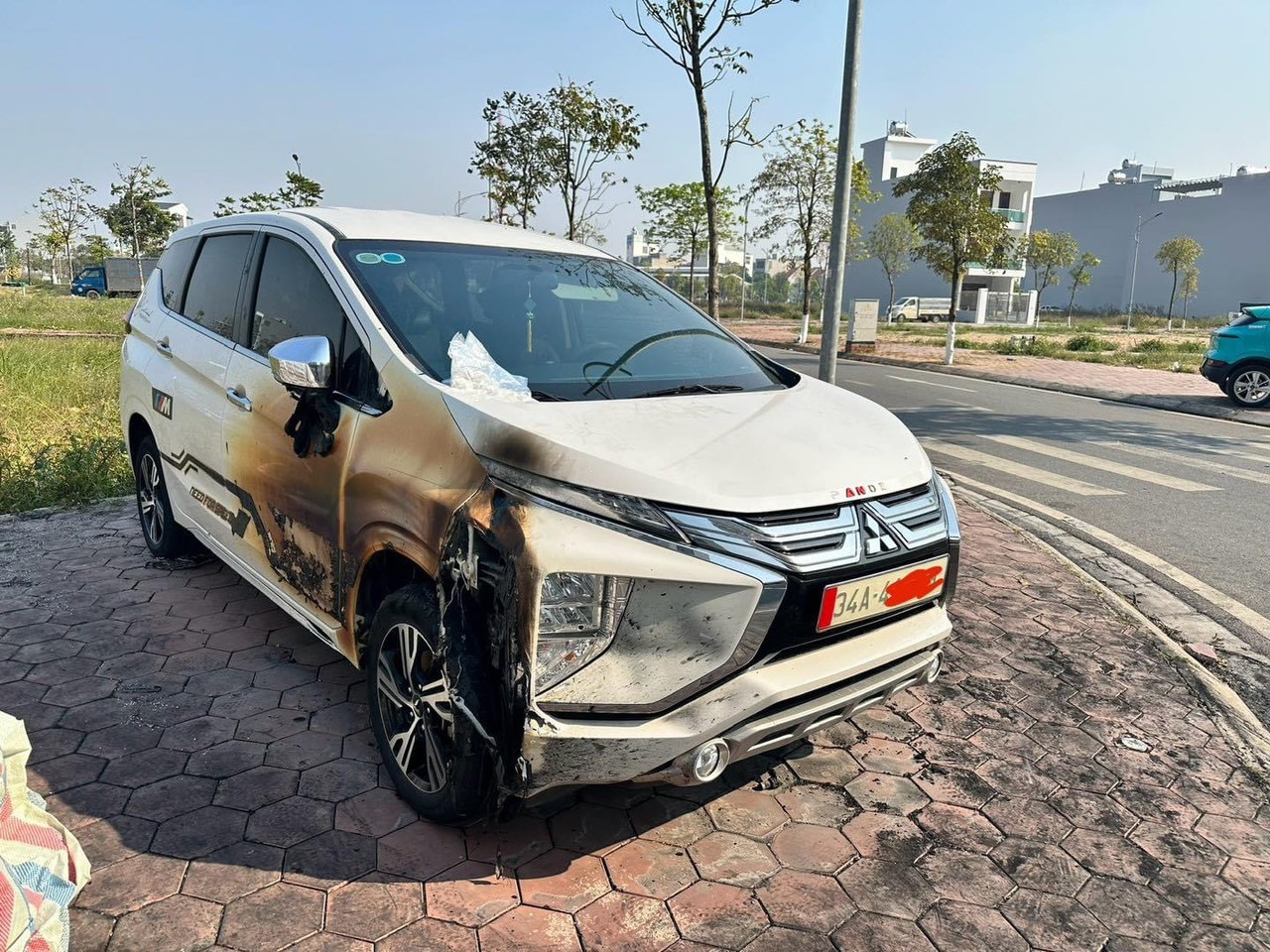Chiếc Mercedes bị ảnh hưởng nặng bởi vụ cháy xe ô tô ở Hải Dương