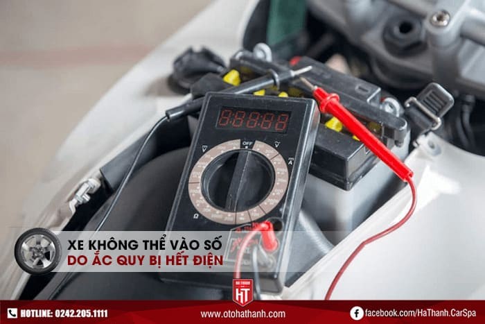 Xe ô tô không vào được số do ắc quy bị hết điện hoặc bị yếu