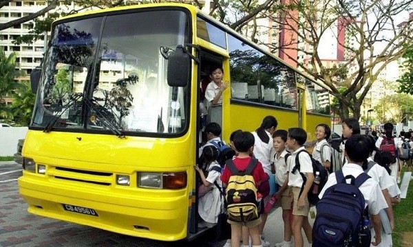 Xe buýt học sinh màu vàng tuân thủ quy định mới