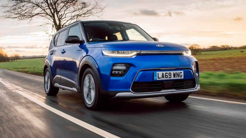 Xe ô tô Kia Soul EV màu xanh ngoại thất độc đáo