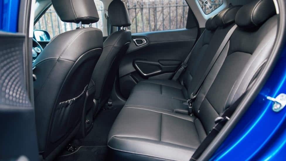 Nội thất rộng rãi với ghế bọc da trên xe Kia Soul EV