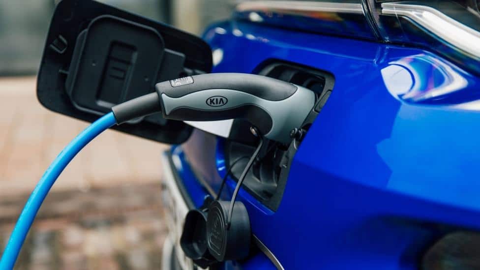 Khoang lái và màn hình thông tin giải trí trên xe ô tô Kia Soul EV
